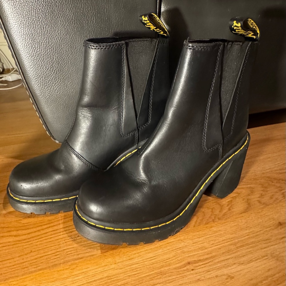 Women’s Dr. Martens Spence Black Heel Chelsea Boot Size 8